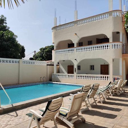 Dabo House Brufut Exterior foto