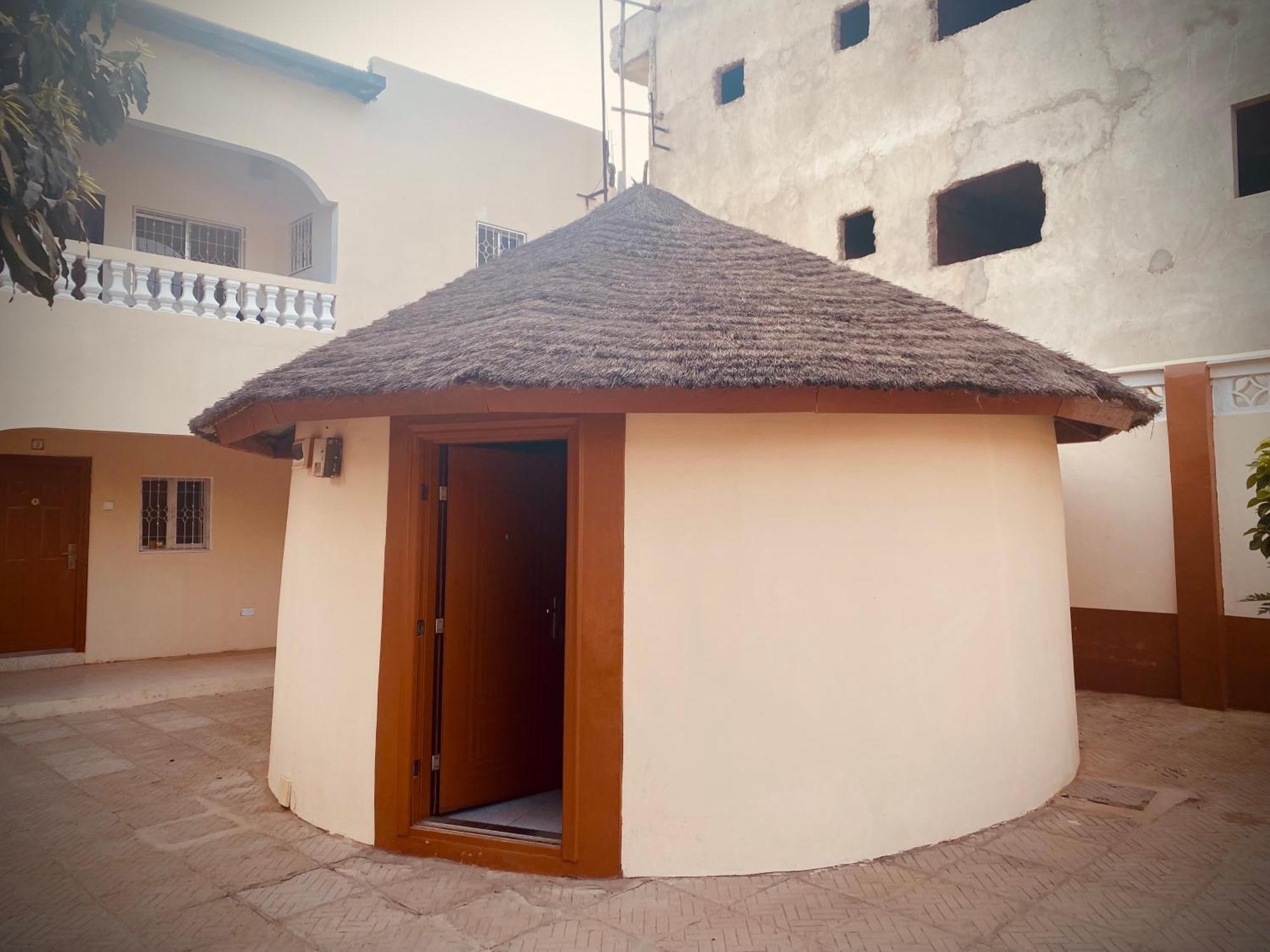 Dabo House Brufut Exterior foto