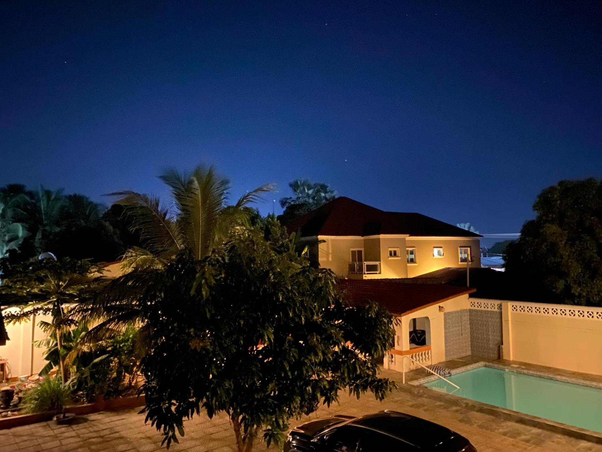 Dabo House Brufut Exterior foto